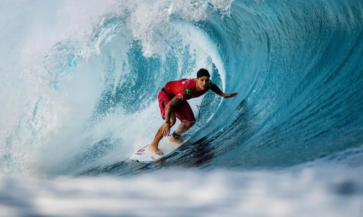 Gabriel Medina lesiona ombro e perde temporada 2025 da WSL