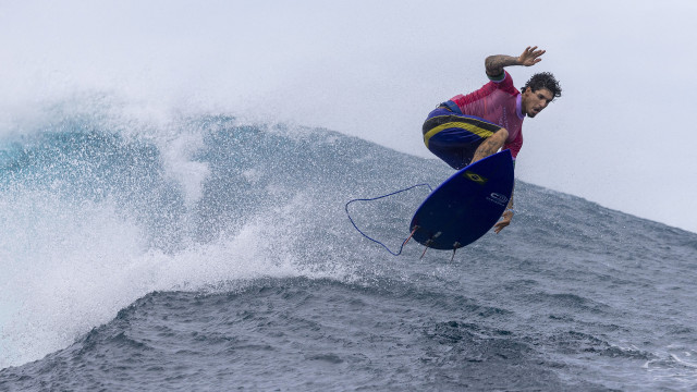 Gabriel Medina sofre lesão no ombro e perde temporada 2025 do circuito mundial de surfe