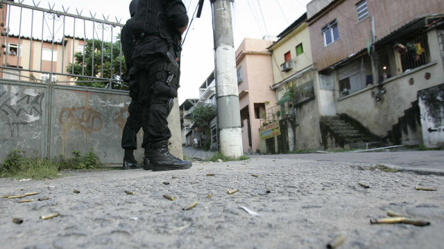 Homem é morto a caminho da igreja em área disputada por tráfico e milícia no RJ