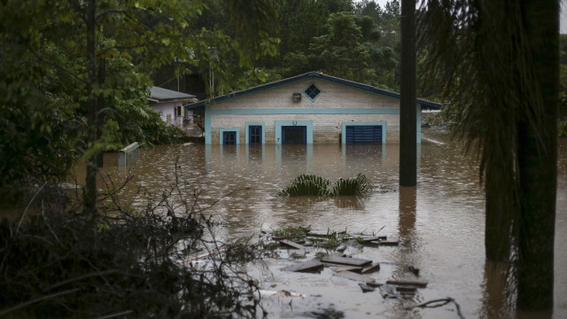 Como pedir indenização em caso de enchente ou incêndio