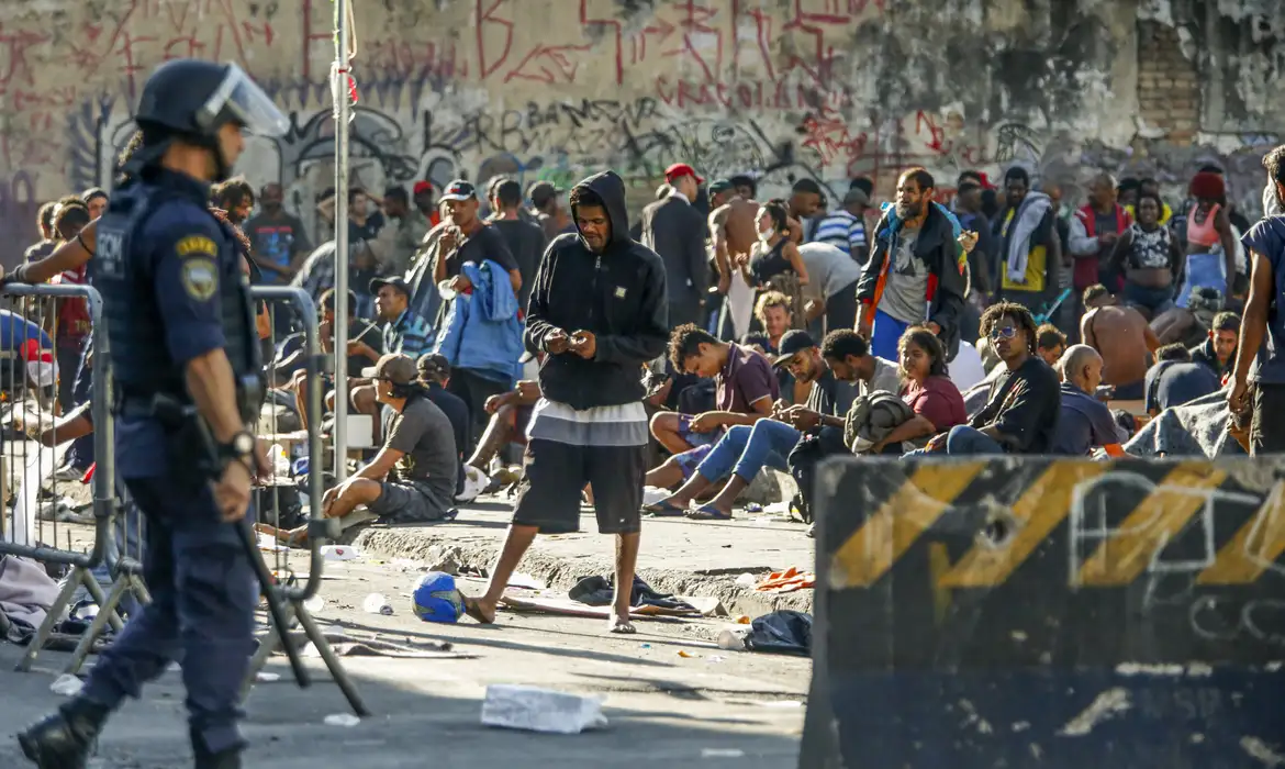 Violência e ação policial levam fluxo da Cracolândia para novas áreas