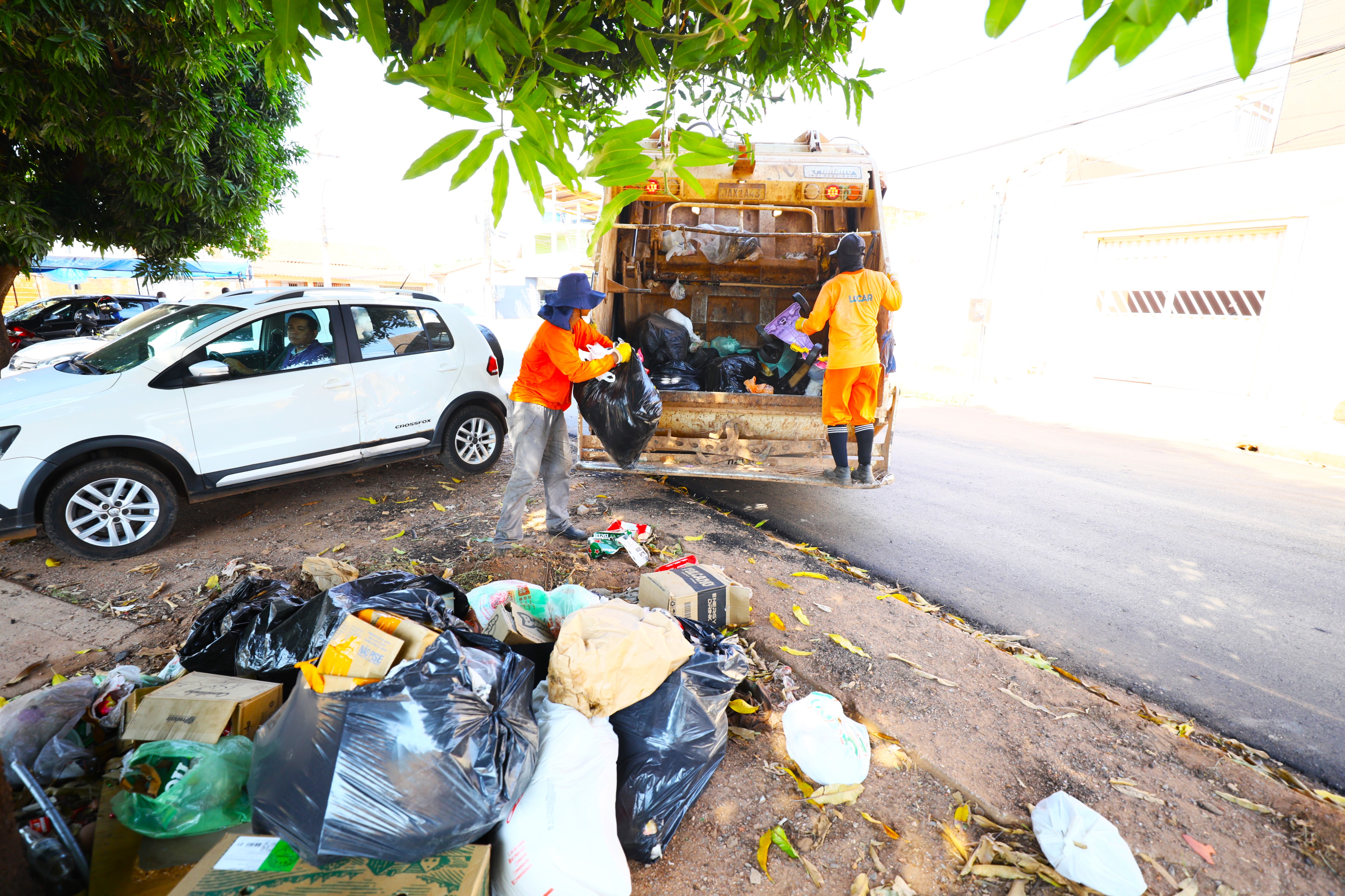 Locar não expande frota, presta serviço precário e pode perder contrato