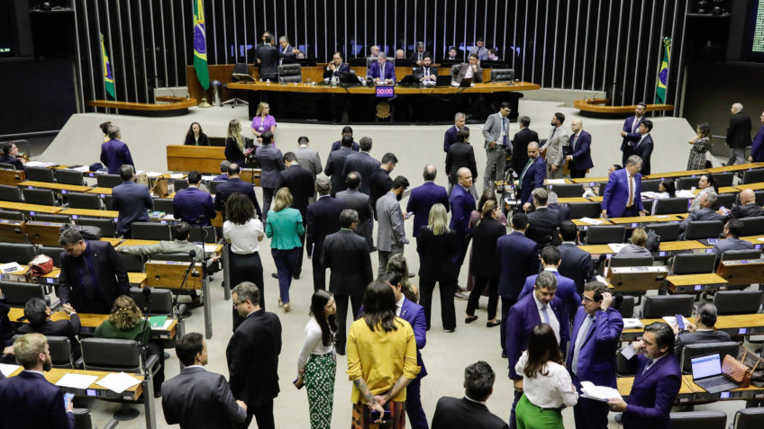 Câmara vota medidas provisórias que liberam créditos ao RS