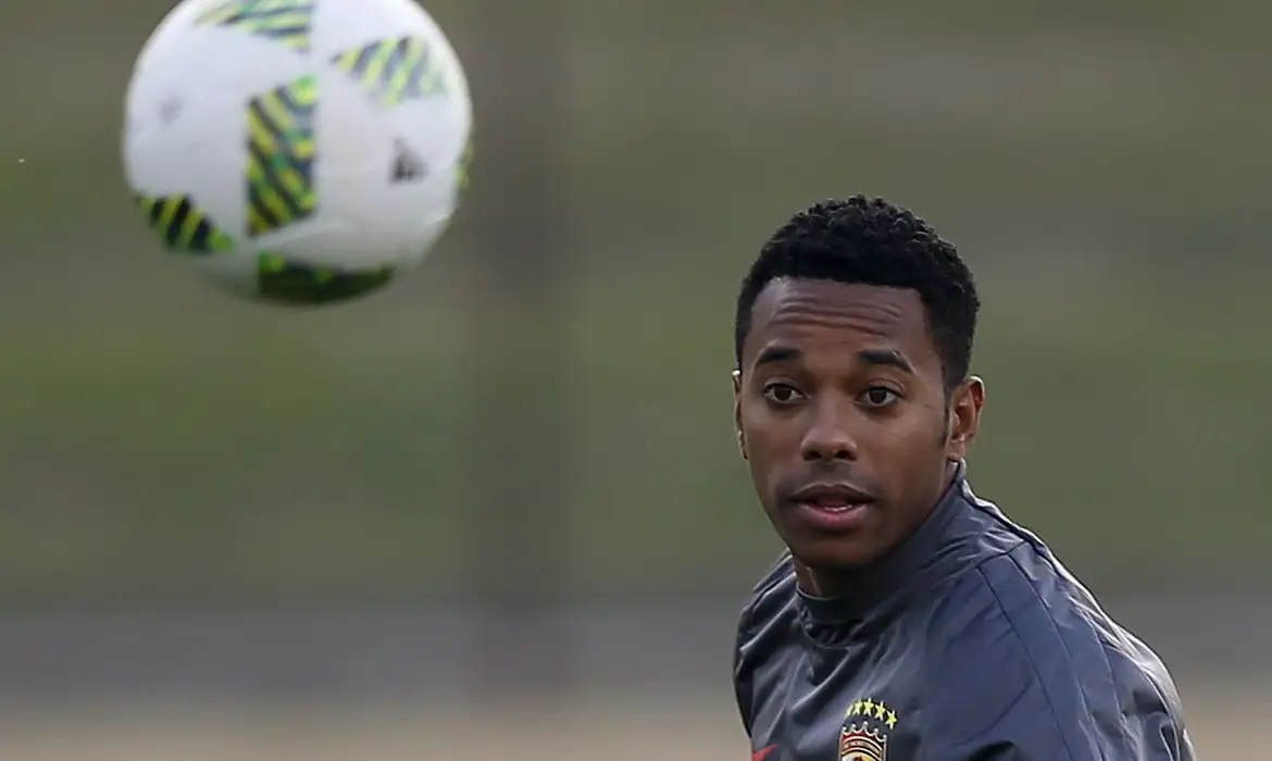 Defesa de Robinho recorre ao Supremo e pede que ex-jogador seja solto