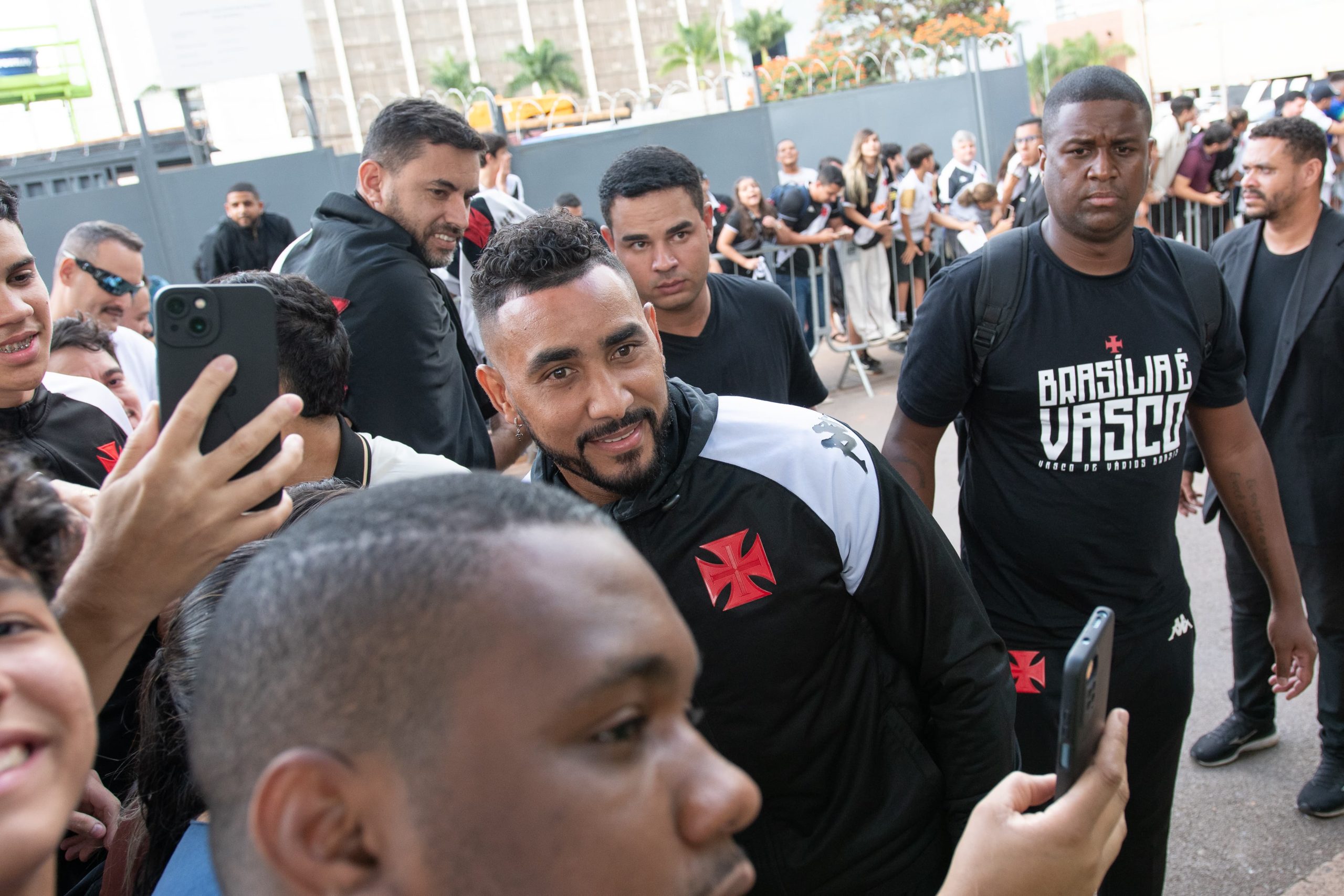 Vasco já está no DF para jogão com o Fluminense na Arena BRB