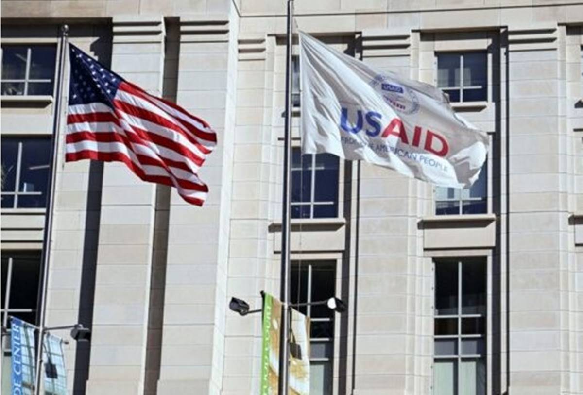 Após anúncio de fechamento, site da USAid volta ao ar com nota final