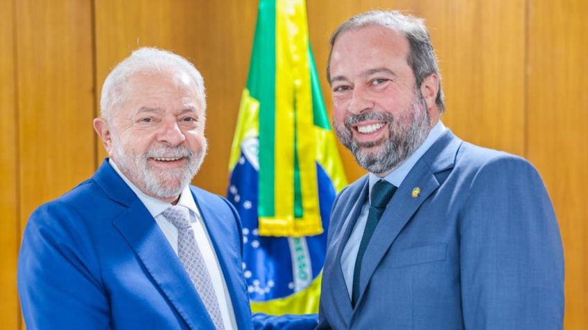 Lula elogia Silveira e diz que vai mantê-lo em Minas e Energia