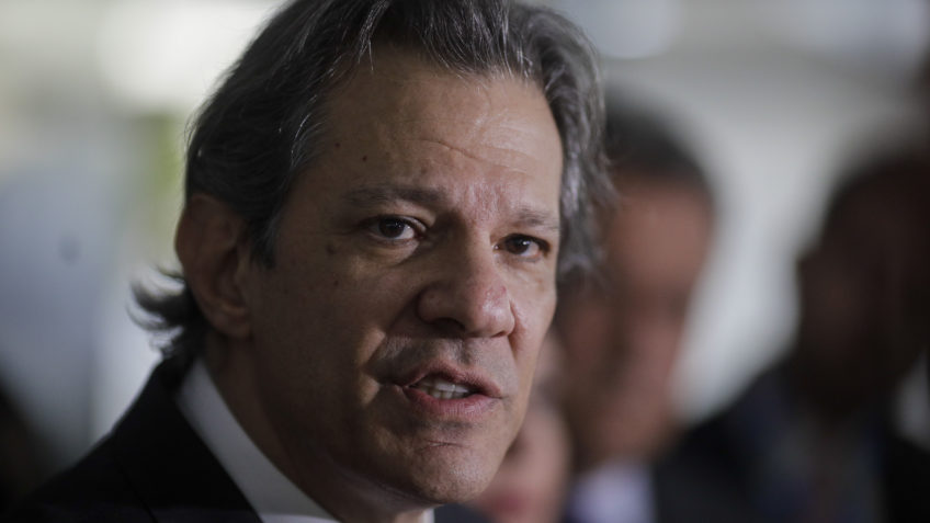 Haddad apresentará à Hugo Motta 25 medidas prioritárias para 2025