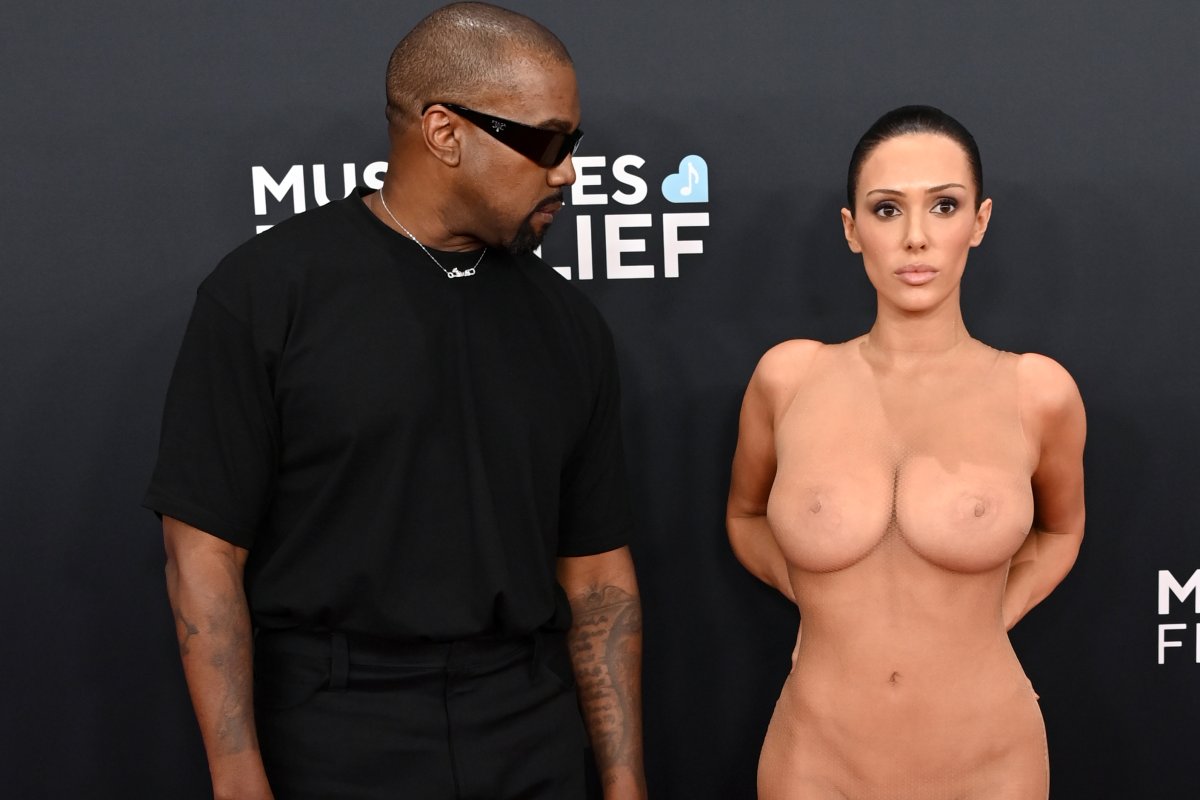 Kanye West “forçou” Bianca Censori a aparecer nua no Grammy; entenda