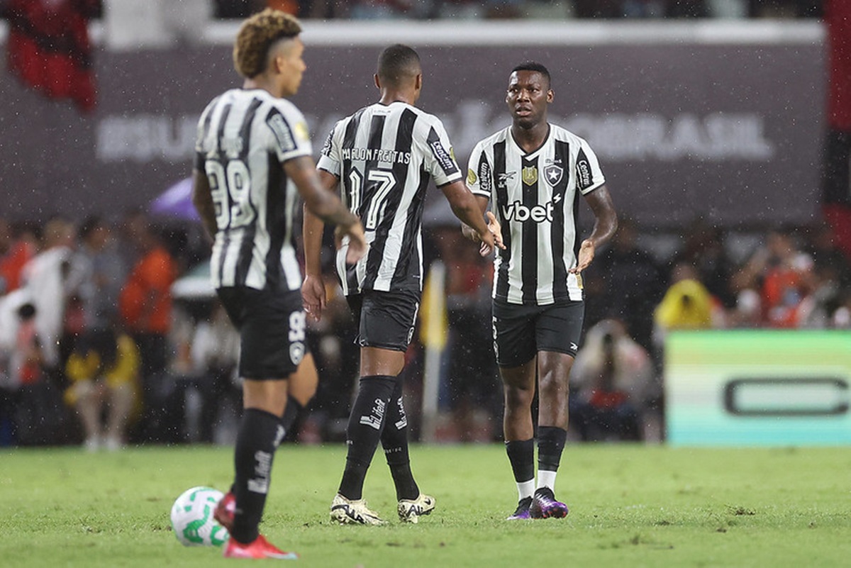 Botafogo enfrenta Nova Iguaçu antes de jogão contra Madureira