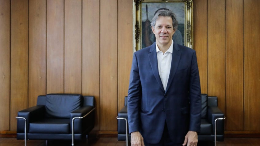 Haddad: governo tem "fogo amigo, inimigo e para todo gosto"