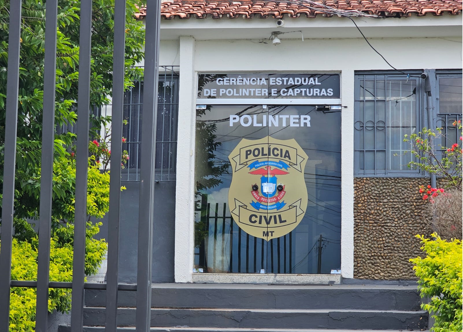 Polícia Civil transfere autor de triplo homicídio preso na Bolívia para Cuiabá