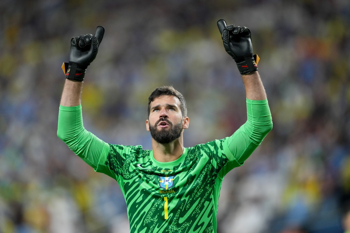 Estrela do Liverpool, Alisson é destaque da Seleção para jogão no DF