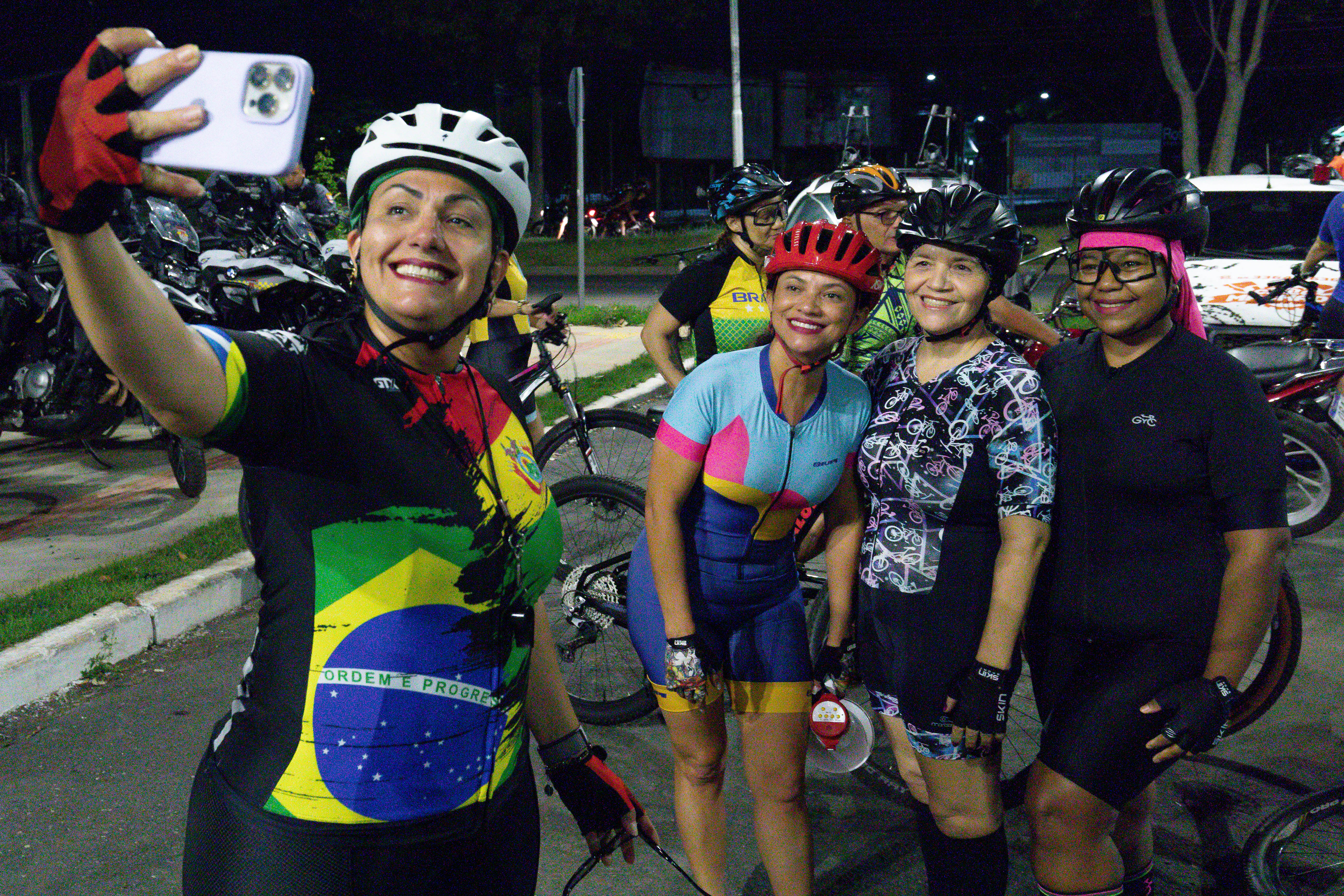 Pedal da Semob sorteia brindes e homenageia mulheres em Cuiabá