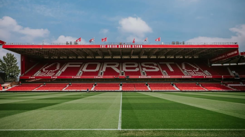 Nottingham Forest estuda iniciar remodelação do estádio