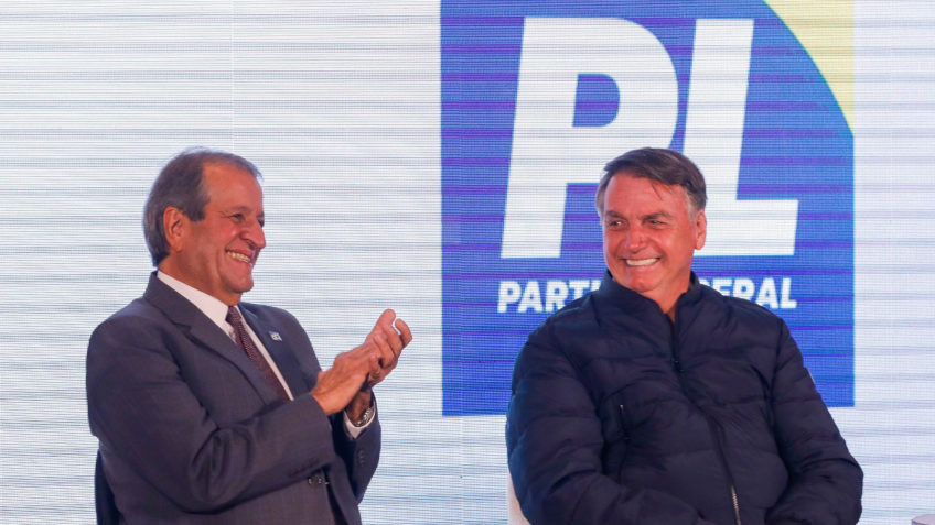 Moraes permite que Valdemar e Bolsonaro tenham contato