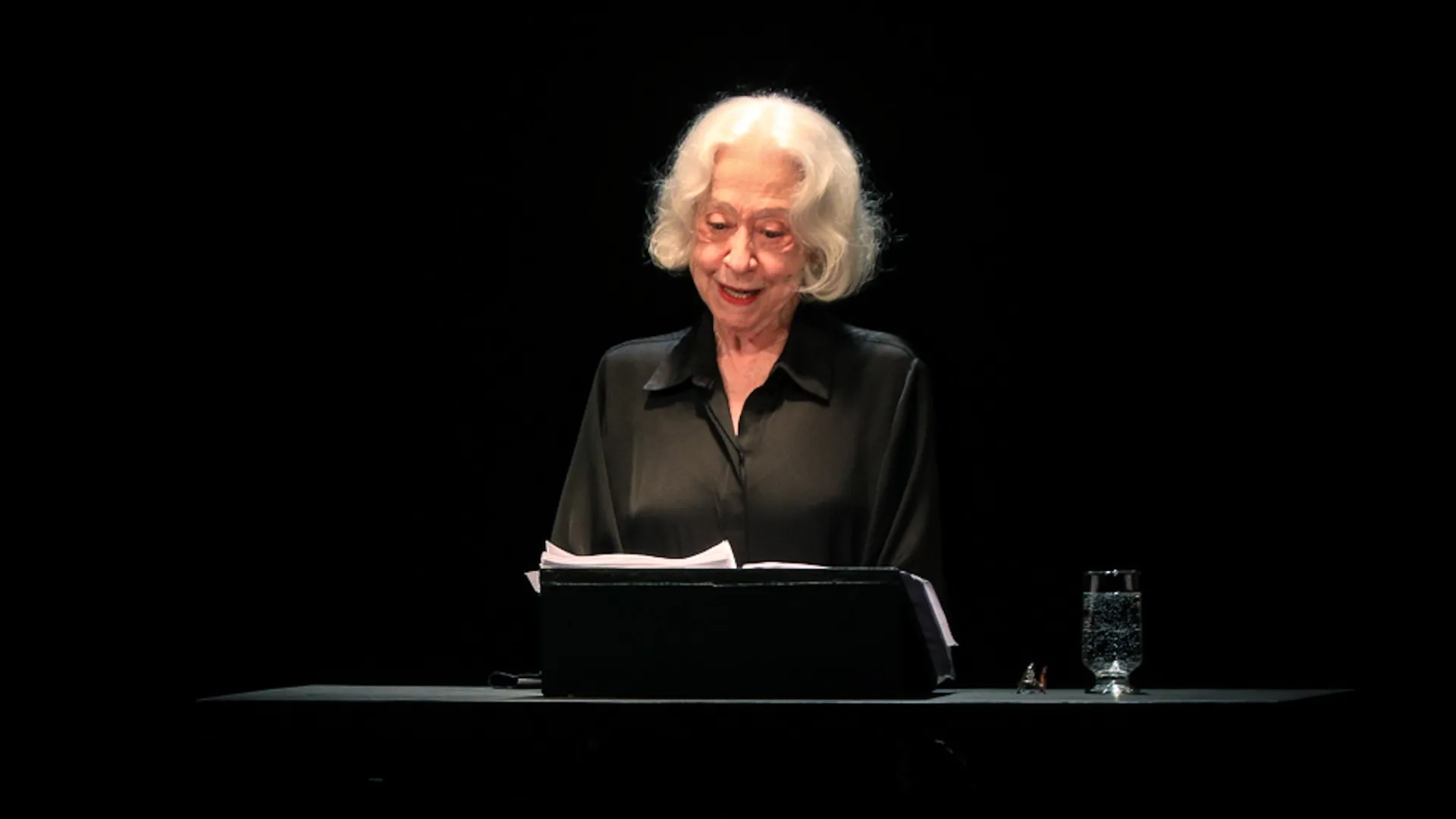 Fernanda Montenegro lota a Academia Brasileira de Letras com recital de textos