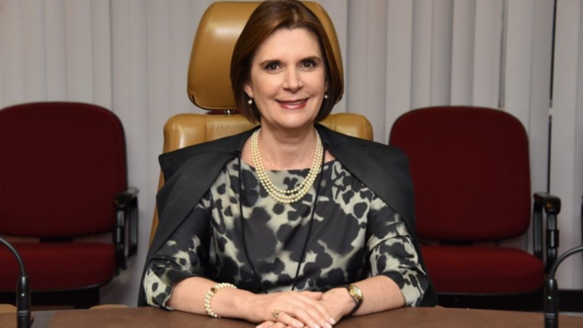 Maria Elizabeth toma posse como 1ª presidente mulher do STM