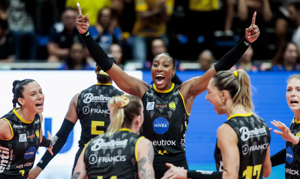 Praia Clube é tricampeão do Sul-Americano de vôlei feminino