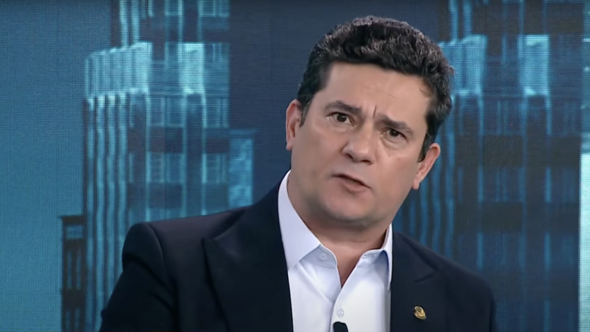 Moro propõe exigência de renúncia de cargo público após crime