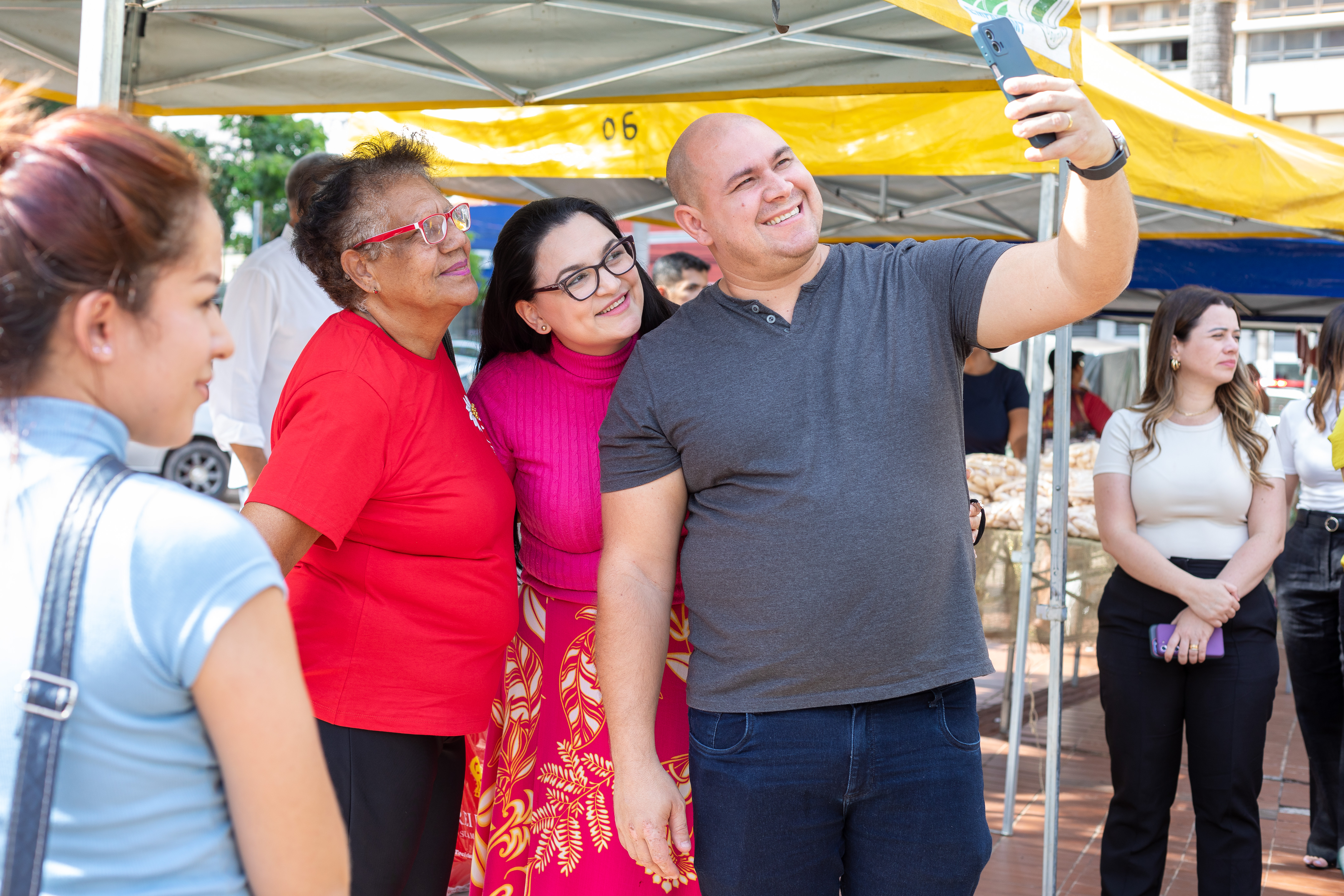 Prefeito anuncia ações continuadas para mulheres em evento na Praça Alencastro