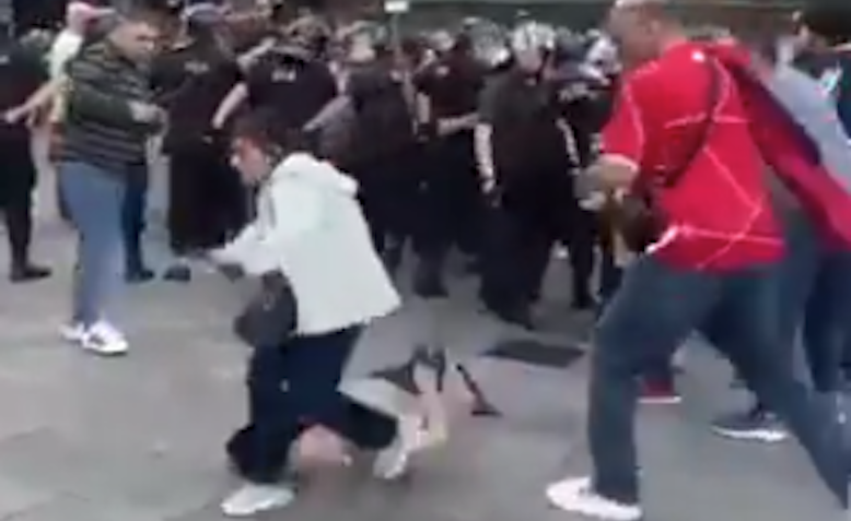 Policiais agridem idosos em manifestação na Argentina; assista