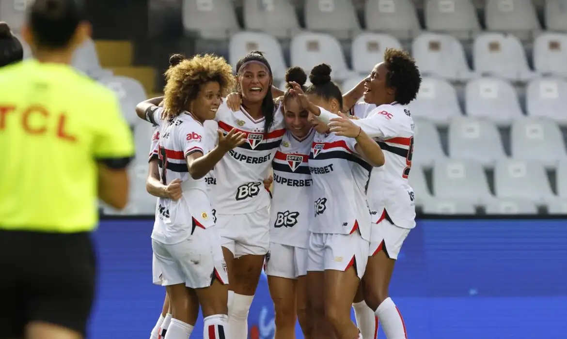 São Paulo e Corinthians avançam para a final da Supercopa Feminina