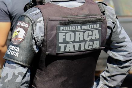 Força Tática prende faccionado com 17 passagens por tráfico de drogas e outros três comparsas