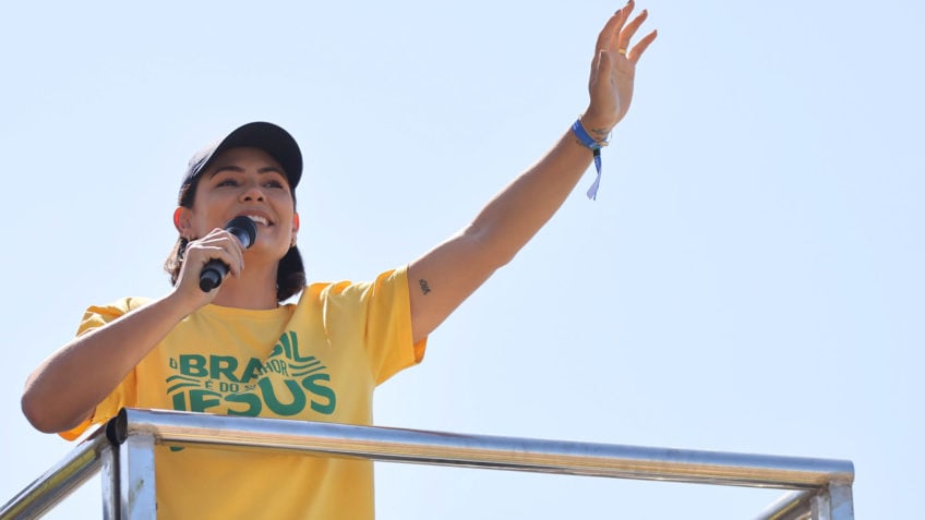 Michelle Bolsonaro cancela ida a ato pela anistia em Copacabana