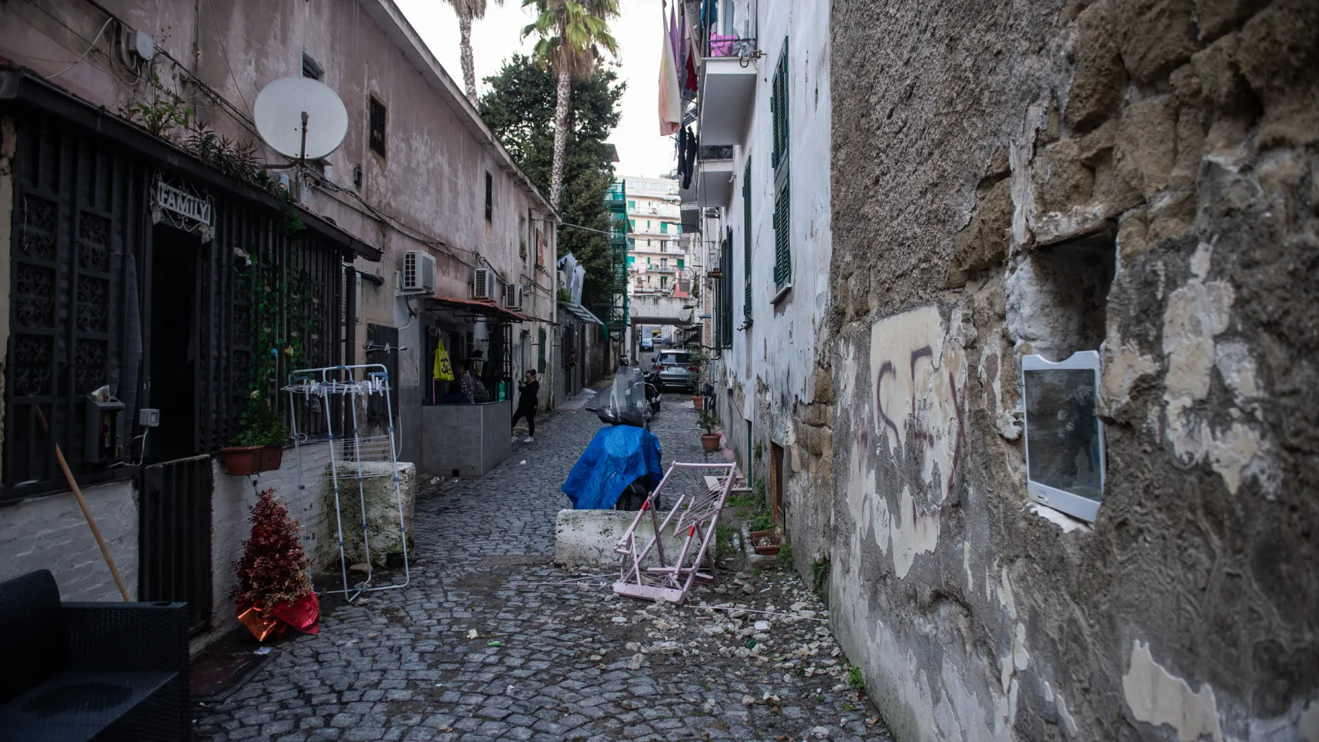 Fotos mostram os danos causados pelo terremoto em Nápoles nesta quinta