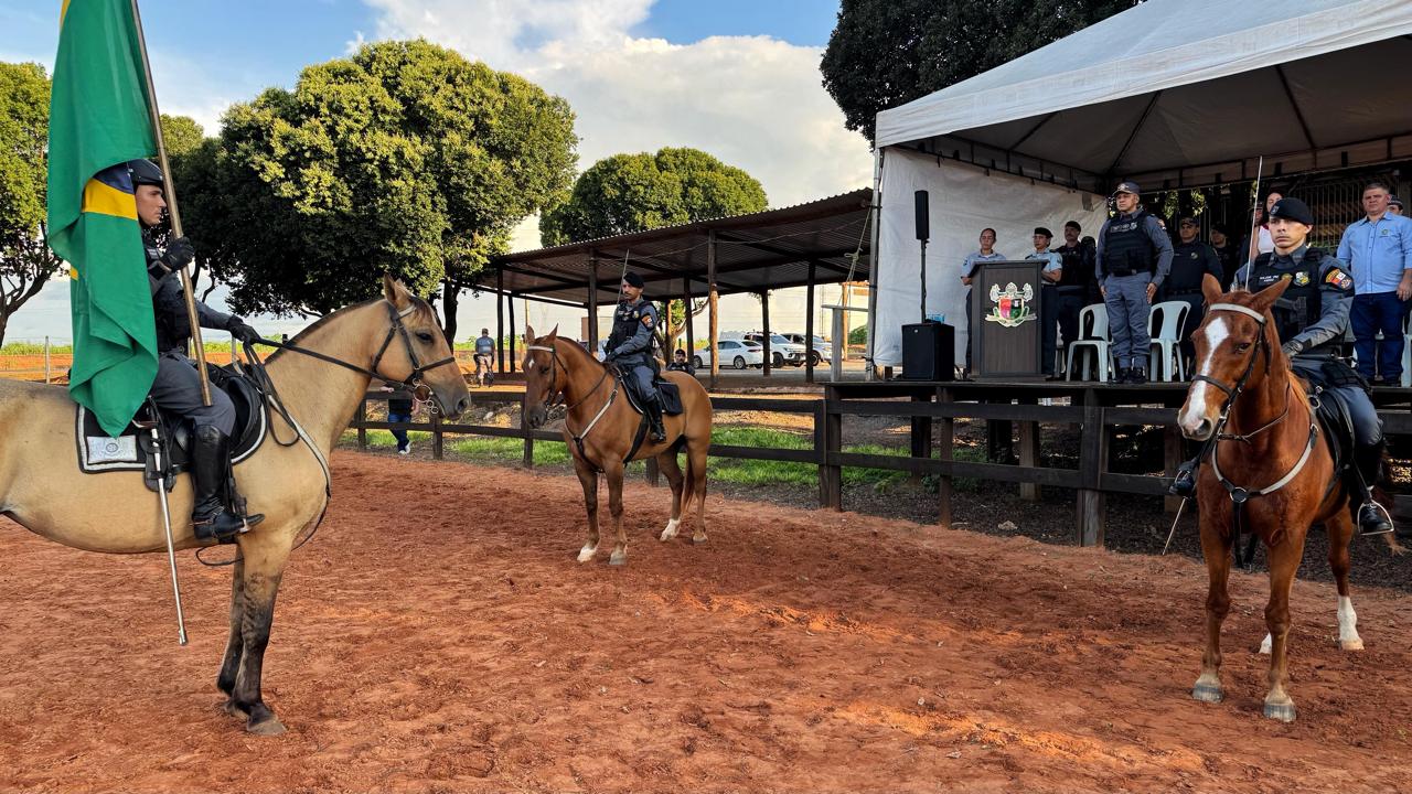 PM realiza passagem de comando do 1º Esquadrão Independente de Policiamento Montado