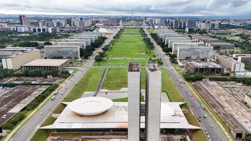 Com Motta e Alcolumbre no exterior, Orçamento deve ficar para abril