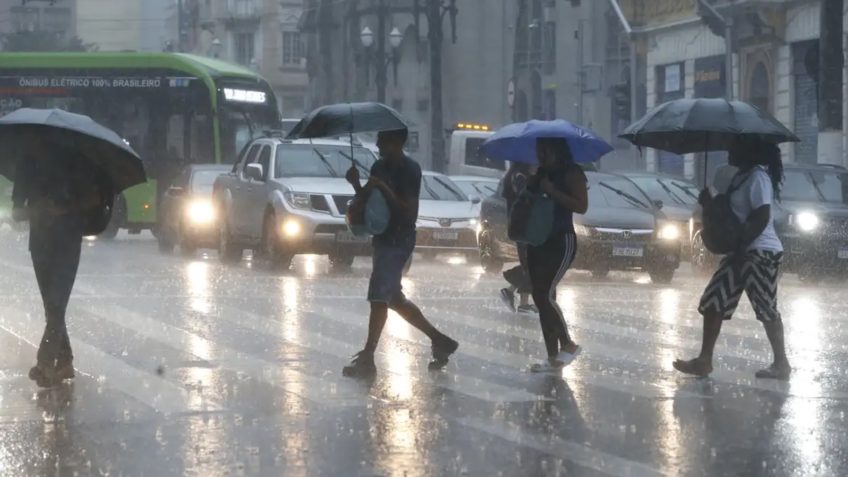 Inmet emite alerta de chuvas intensas para todo o estado do RJ