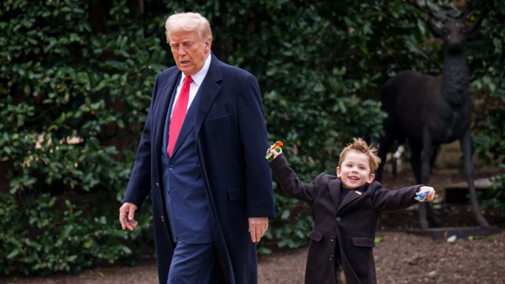 "Uma imagem feliz". Vídeo de Trump com filho de Elon Musk torna-se viral