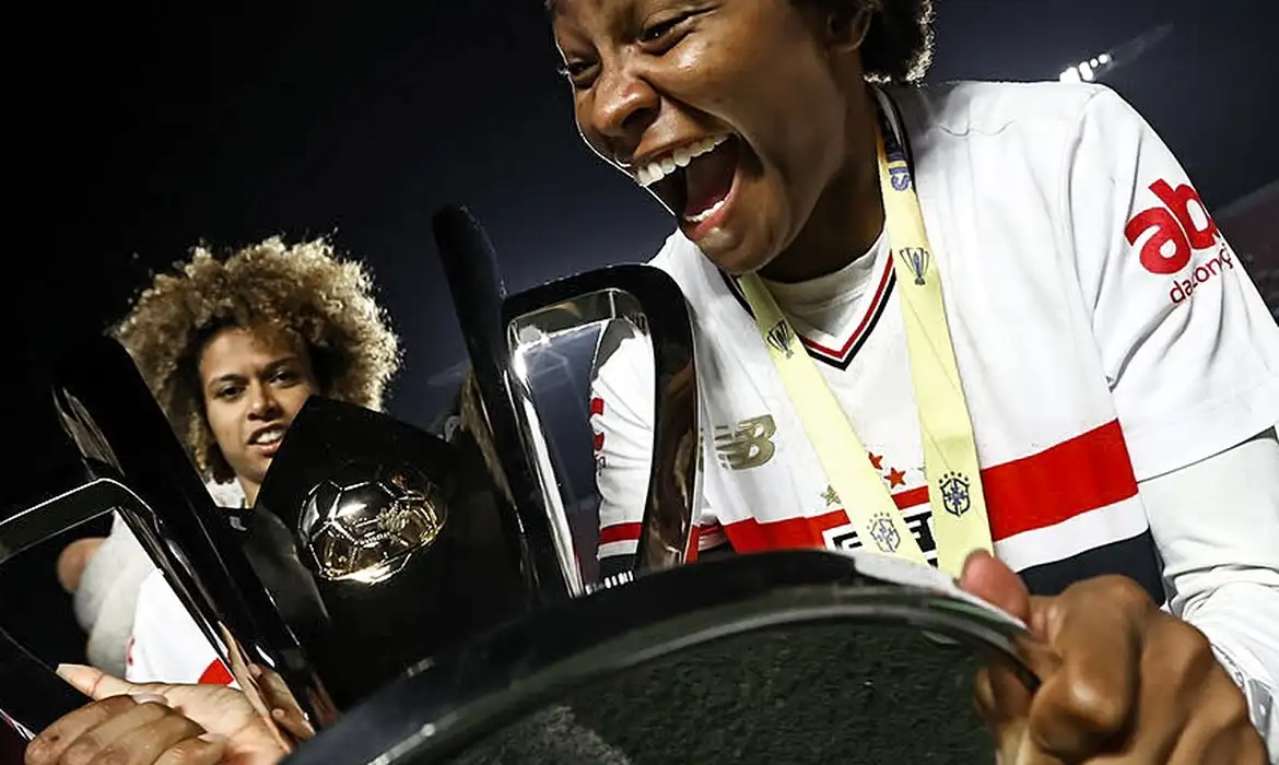 São Paulo quebra hegemonia do Corinthians e fatura Supercopa Feminina