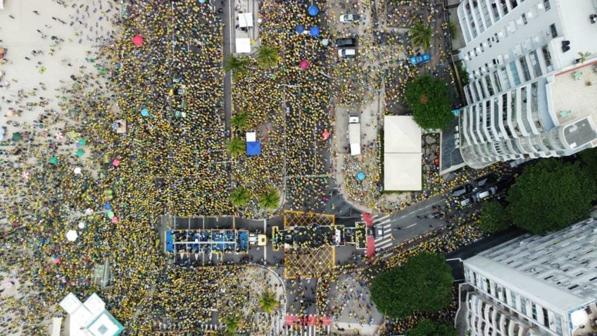 Veja imagens aéreas do ato de Bolsonaro em Copacabana