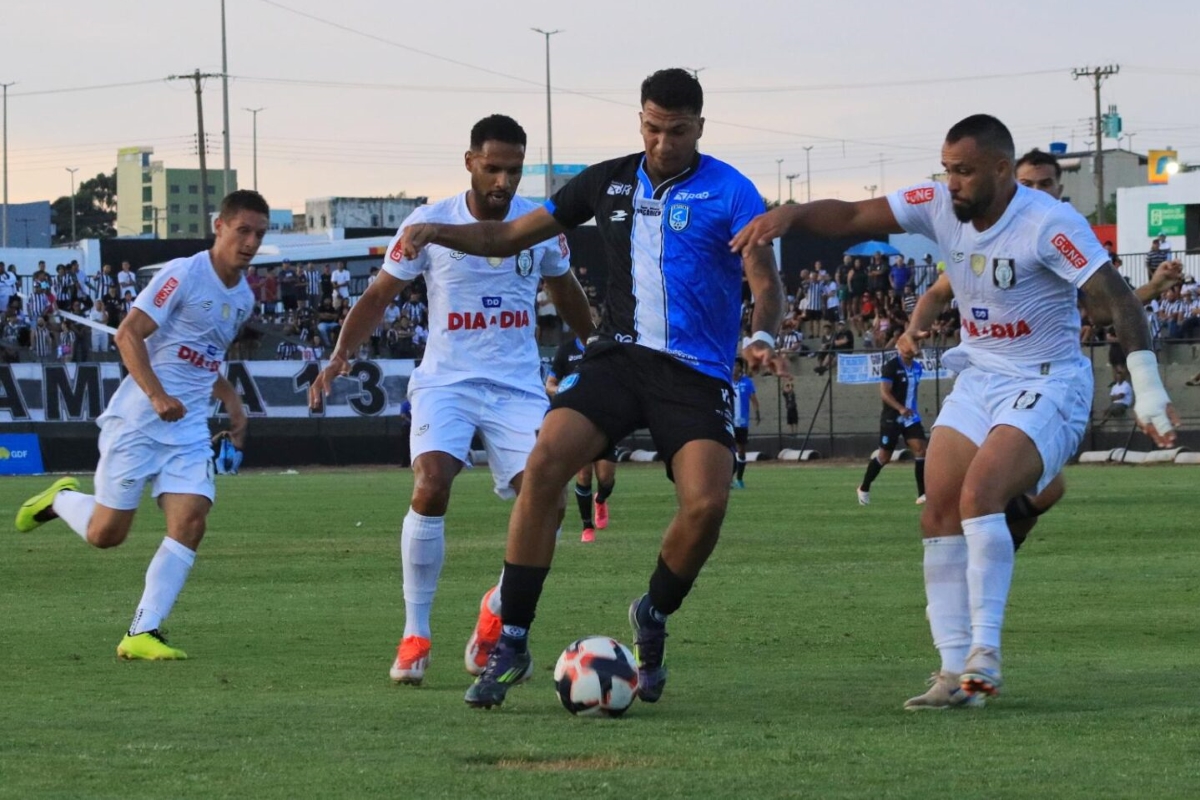 Ceilândia e Capital empatam no jogo da ida da semifinal do Candangão