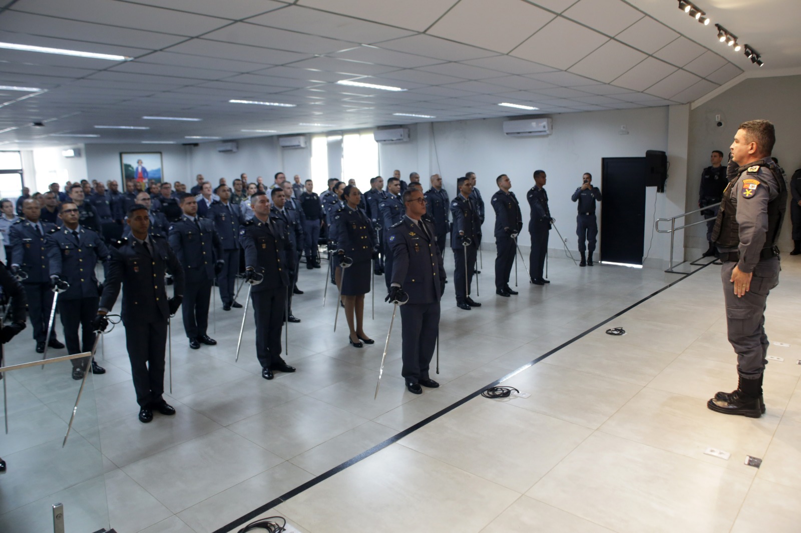 Polícia Militar torna 30 alunos do 22º CFO em aspirantes oficiais