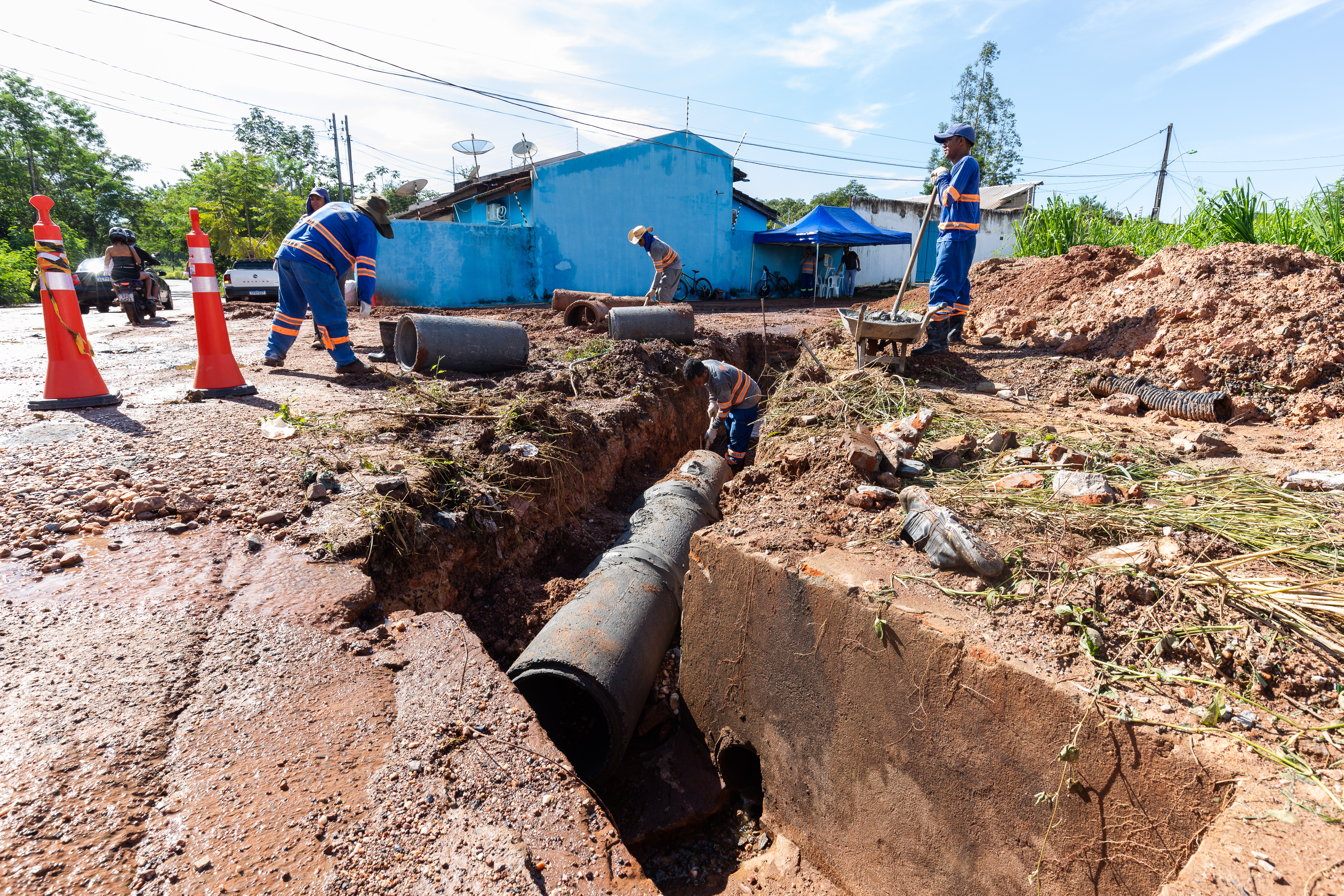 Prefeitura amplia equipes de tapa-buraco, drenagem e limpeza de bueiros