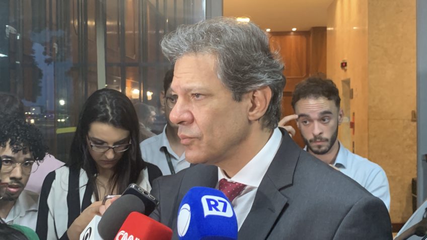 Haddad diz que "tudo" caminha para Lula ser candidato à reeleição