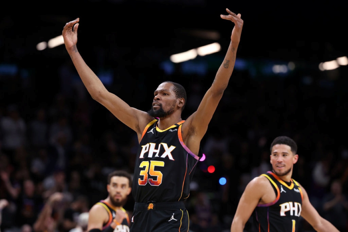 Durant anota 42 pontos e comanda vitória dos Suns contra Cavs