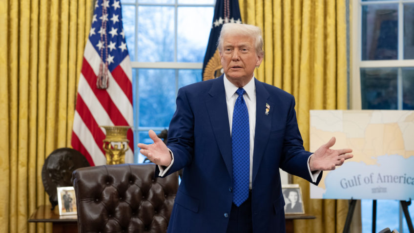 Trump anuncia tarifa contra gás e petróleo da Venezuela
