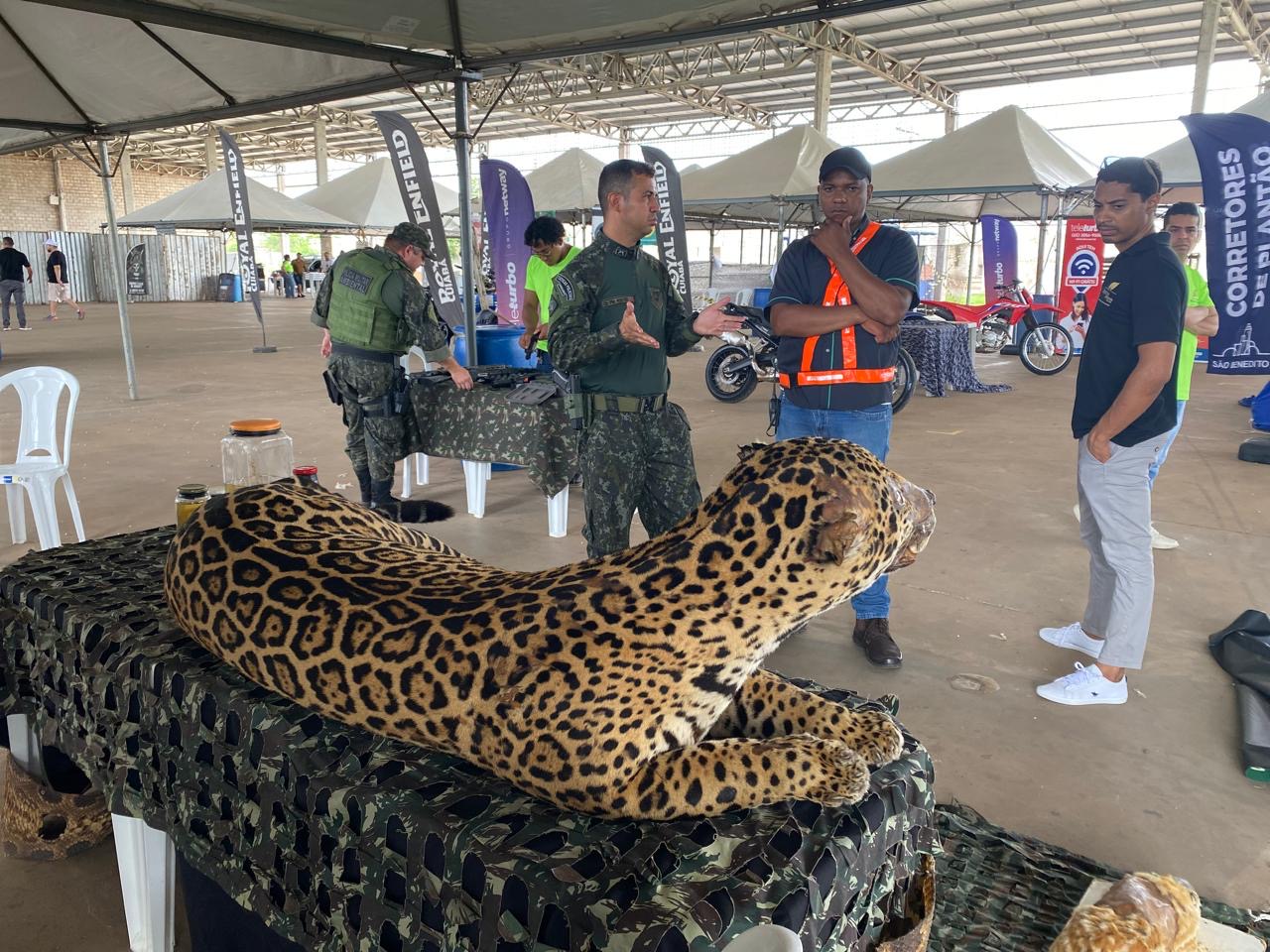 Batalhão Ambiental da PMMT promove educação ambiental durante o Natal Solidário Airsoft em Cuiabá