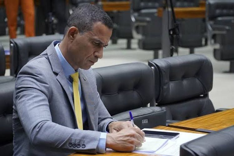 Deputado Coronel Assis votará para manter veto ao aumento de vagas na Câmara Federal