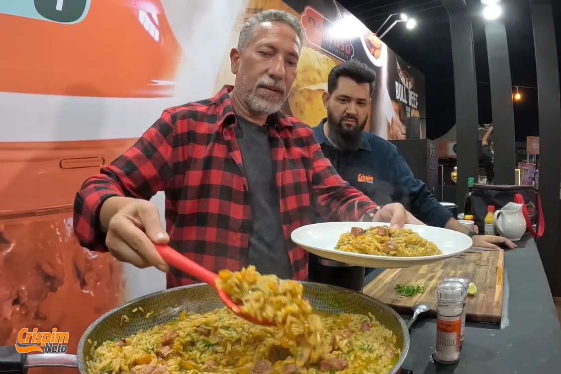Chefe Carlos Miranda ensina receita prática de abóbora cabotiã com carne seca e arroz no programa Crispim Neto