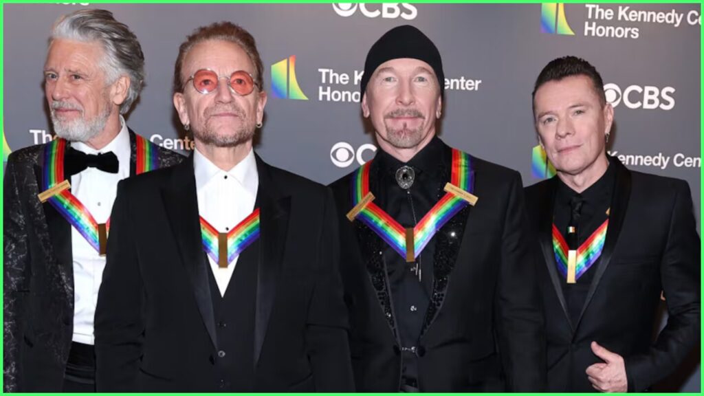 Bono admite erro em distribuição automática de álbum do U2 Bono admite erro em distribuição automática de álbum do U2